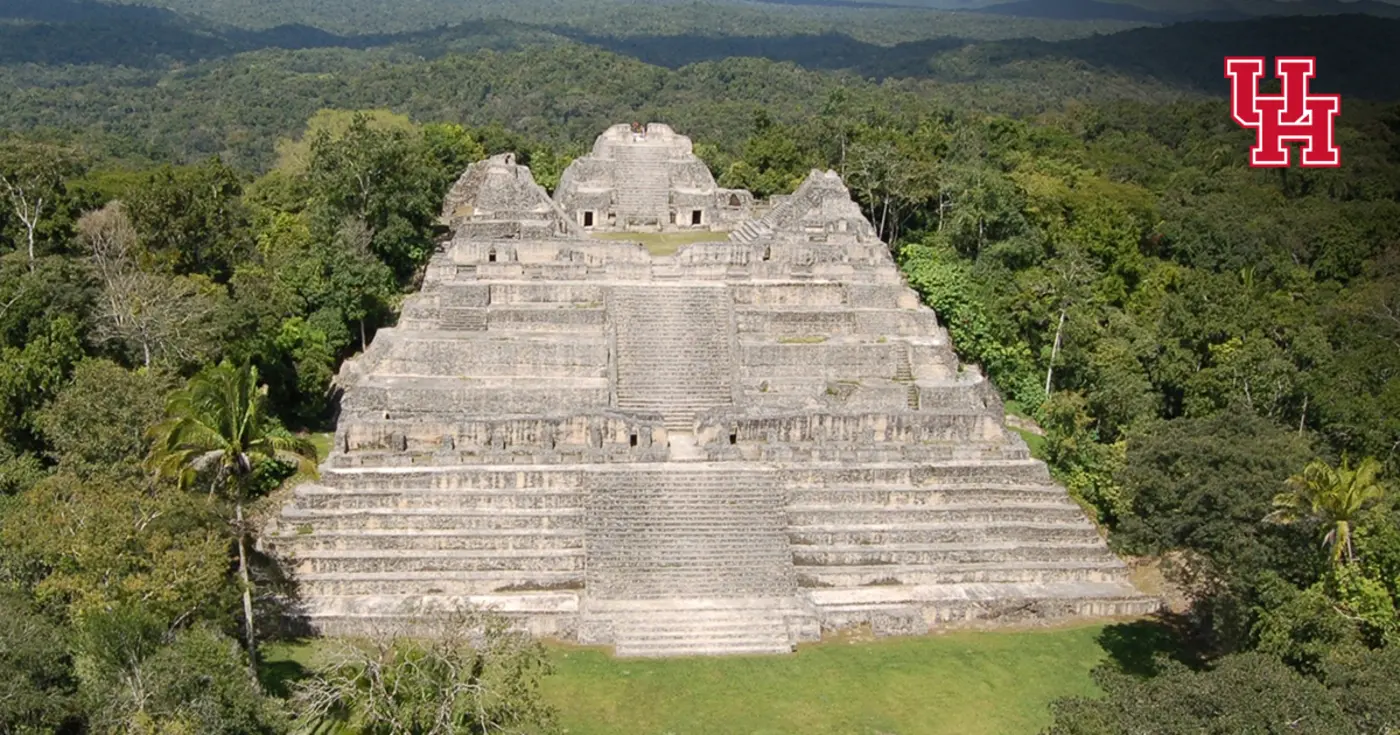 archaeologists discover tomb of first king of caracol