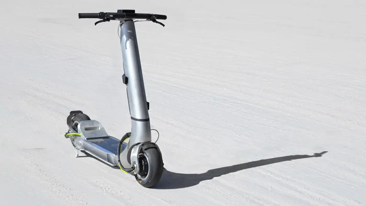 24000watt scooter is going for a 100 mph speed record at bonneville