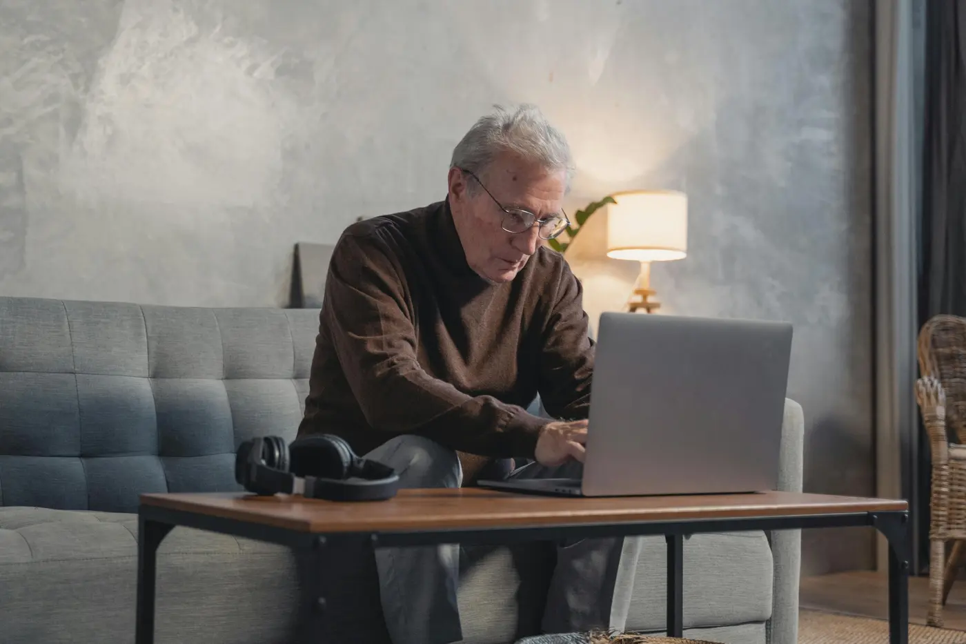 older adults are more psychologically resistant to cyberbullying