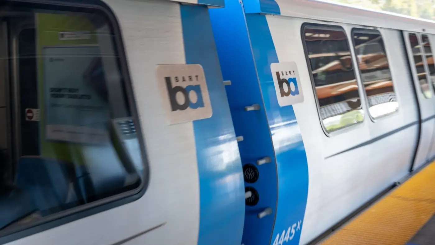 computer problem halts all bart trains
