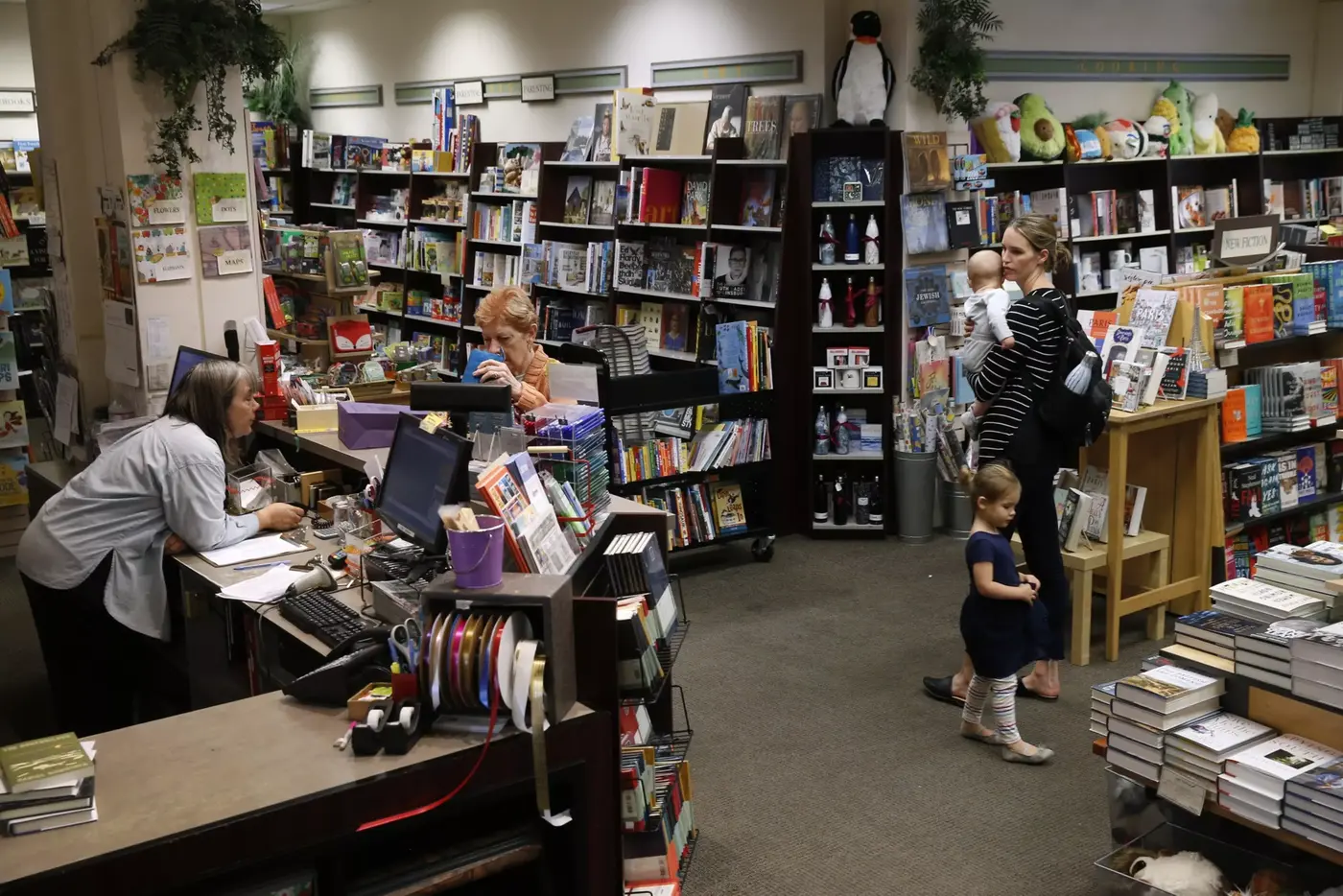 barnes and noble to acquire books inc saving 174yearold store from bankruptcy