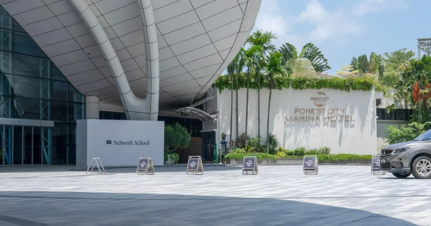 broken 100b dream city becomes refuge for tech utopians
