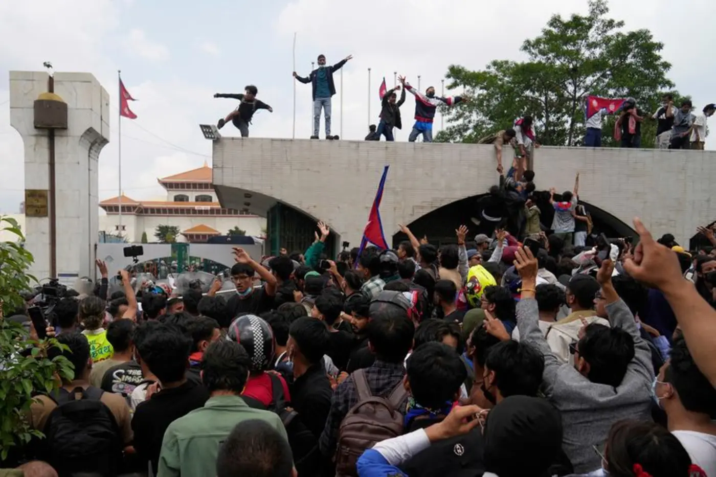 14 killed in protests in nepal over social media ban