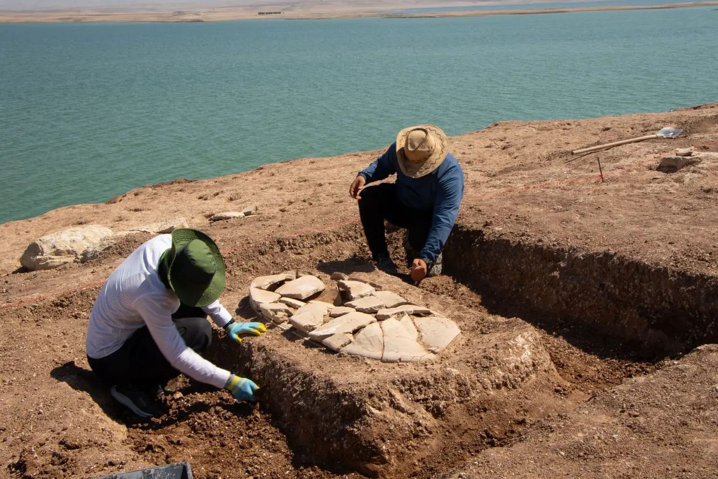 drought in iraq reveals ancient tombs created 2300 years ago