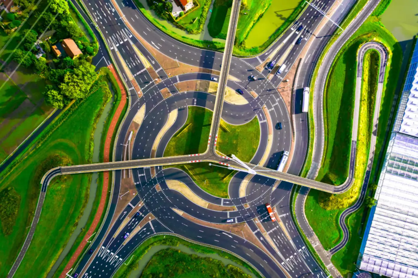 the brain navigates new spaces by x27dartingx27 between reality and mental maps