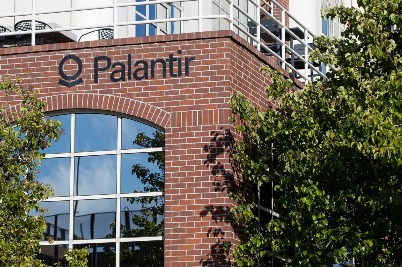 palantir understand the moat to understand the valuation