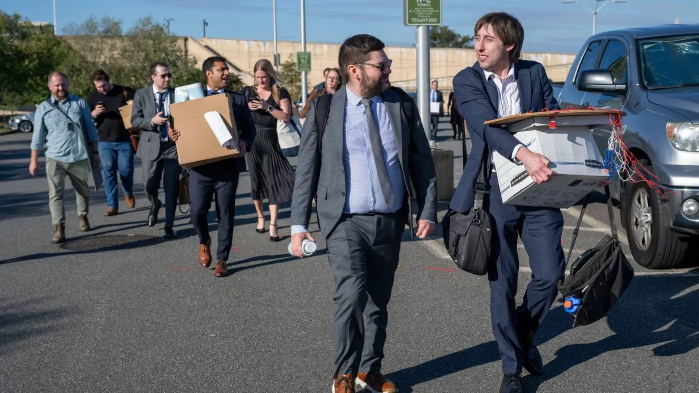 journalists turn in access badges exit pentagon rather than agreeing new rules
