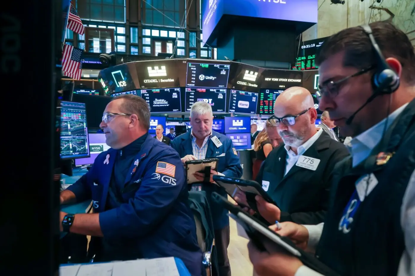 rattled wall street on alert after trilliondollar risk runup