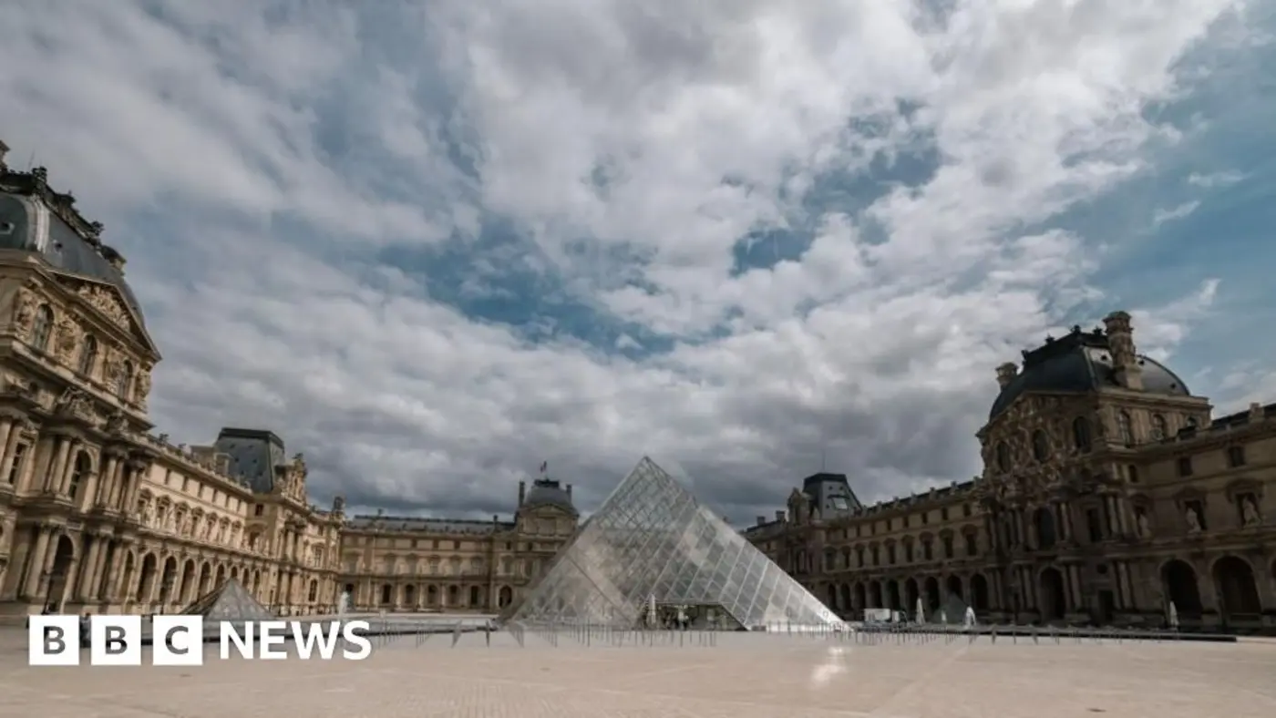 louvre museum in paris closed after robbery