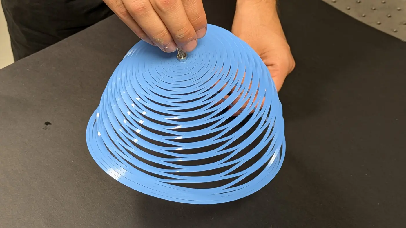 kirigami parachute suitable for humanitarian missions stabilizes quickly