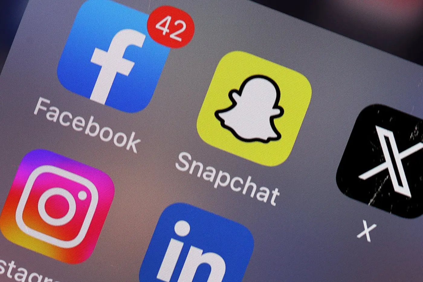 snapchat ring roblox fortnite and more go down in internet outage