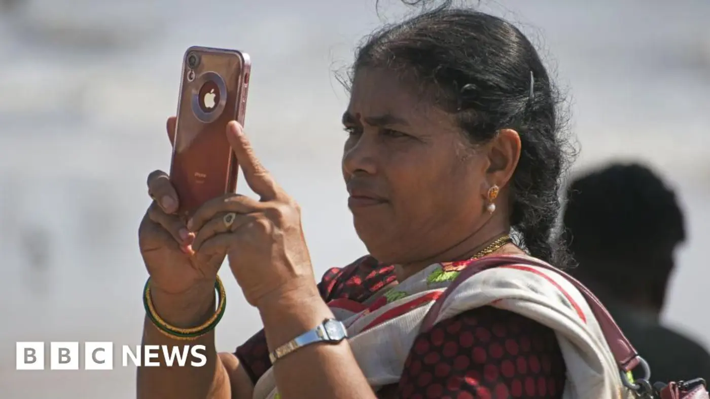 india tells smartphone makers to put staterun cyber safety app on new devices