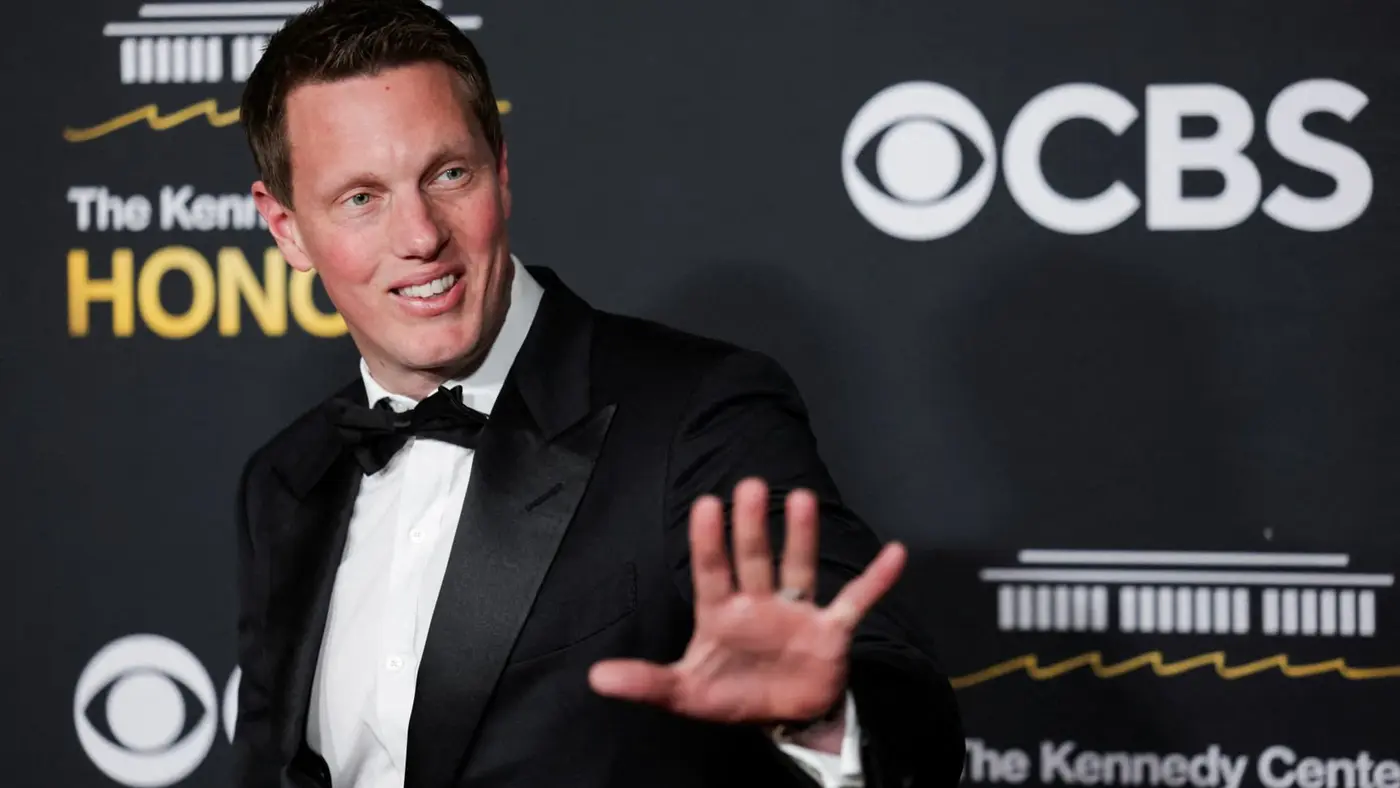 paramount launches hostile bid for warner bros