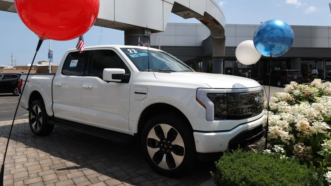 ford pulls the plug on the allelectric f150 lightning pickup truck