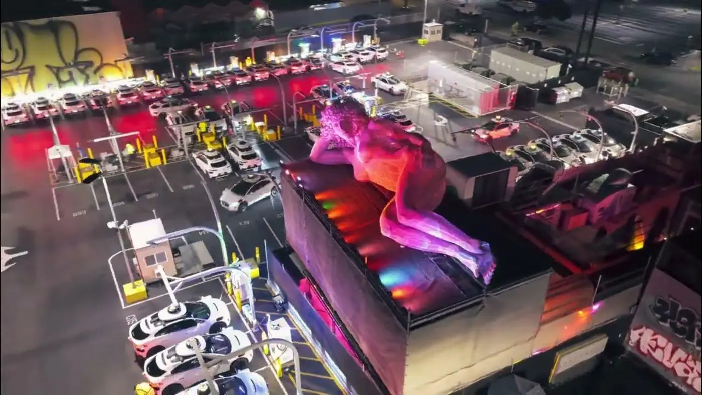 who watches the waymos i do video