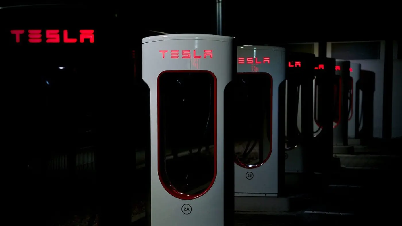 the walls are closing in on tesla