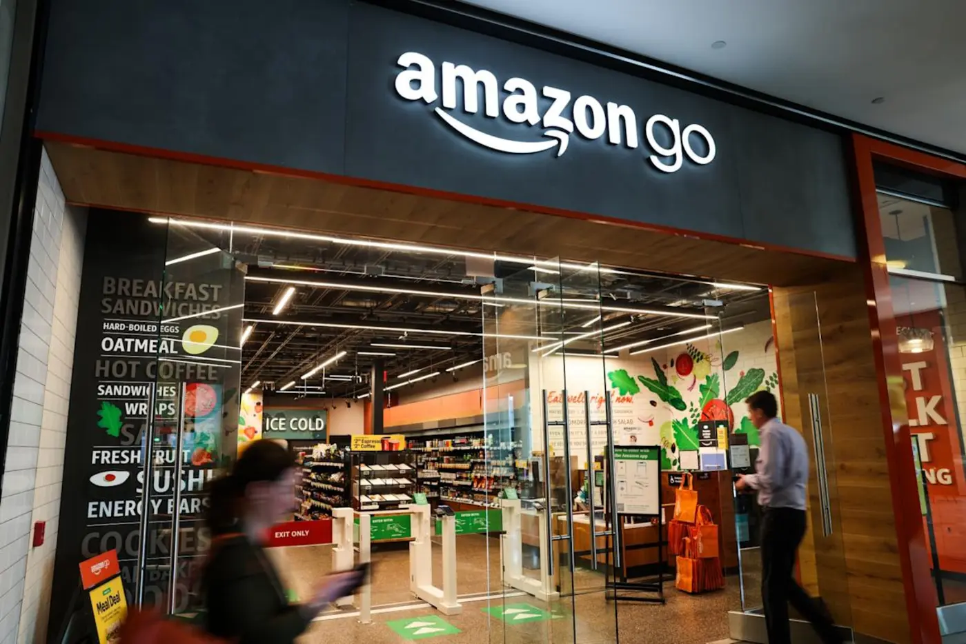 amazon closing fresh and go stores
