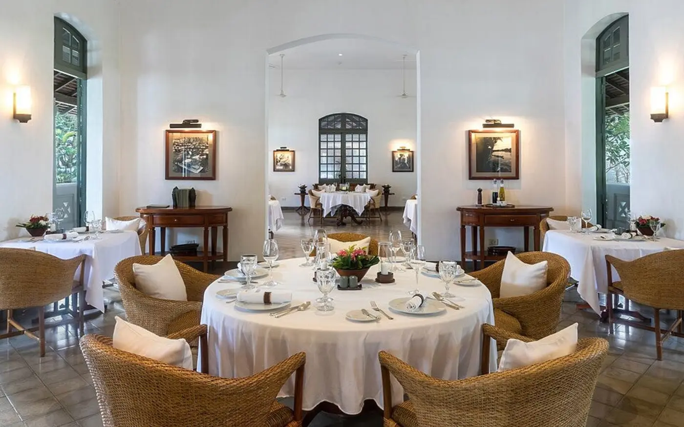 simple vanilla restaurant booking system