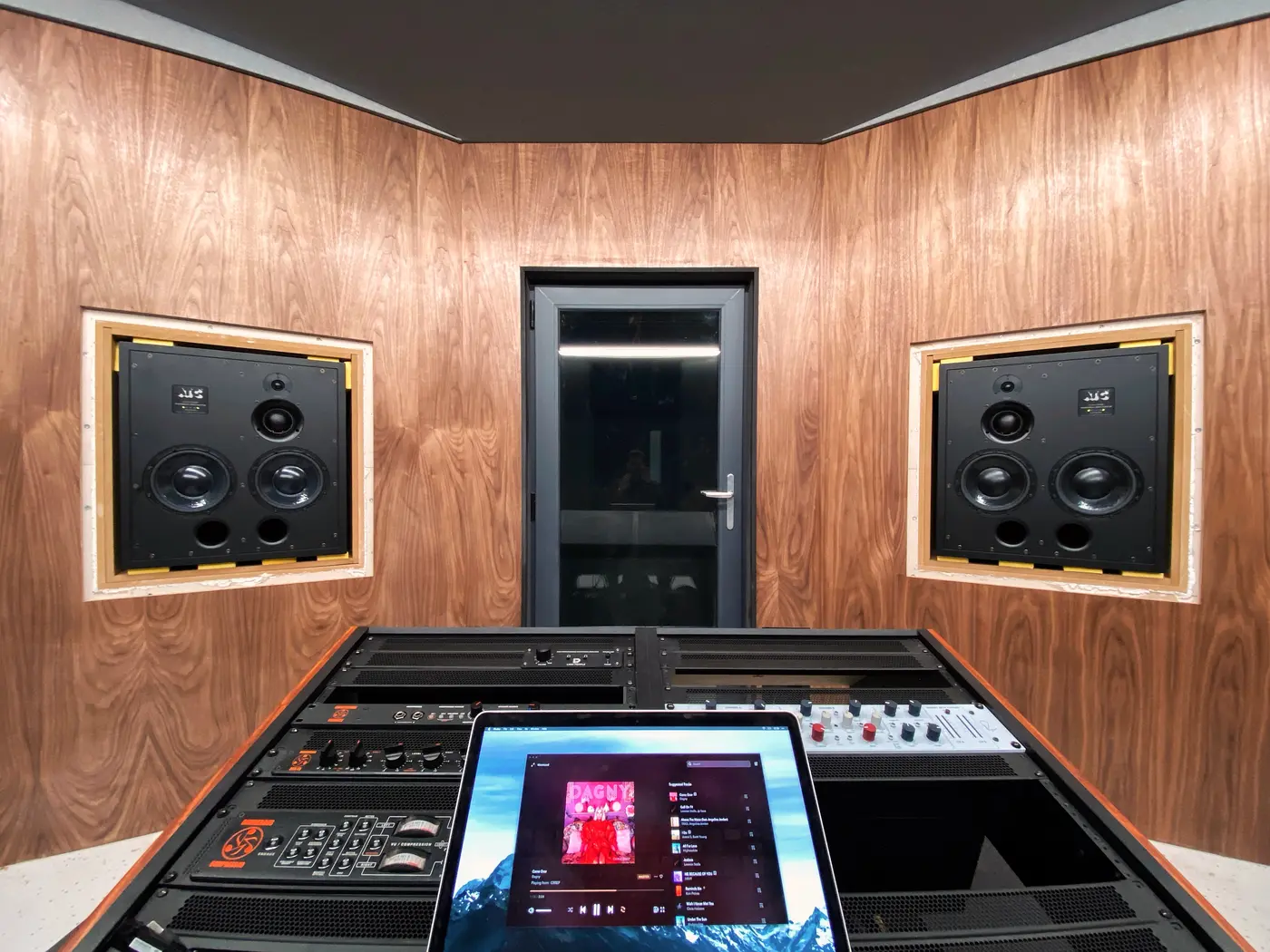 decoupling loudspeakers the right way