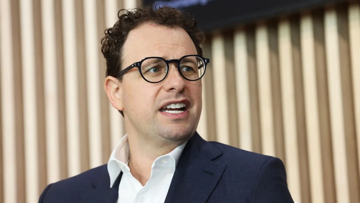 usa to cut anthropic from government contracts in six months