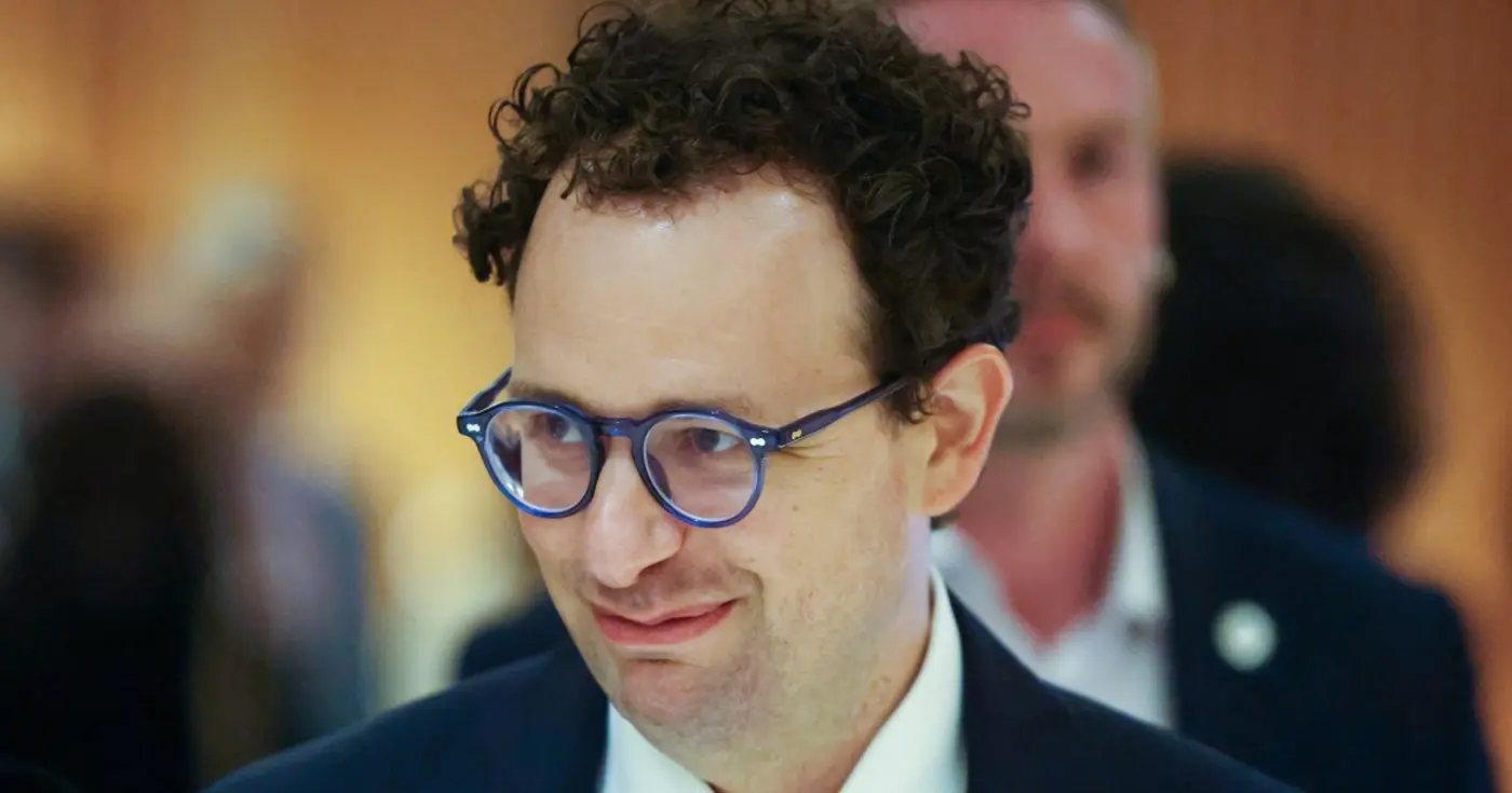 trump tells government to stop using anthropicx27s ai systems