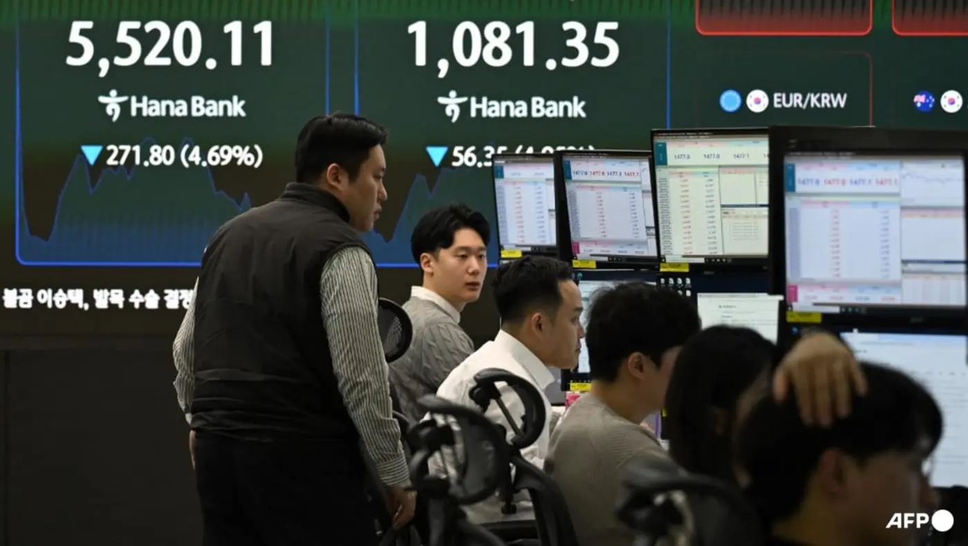stock plunge sparks trading halt in south koreax27s key indexes