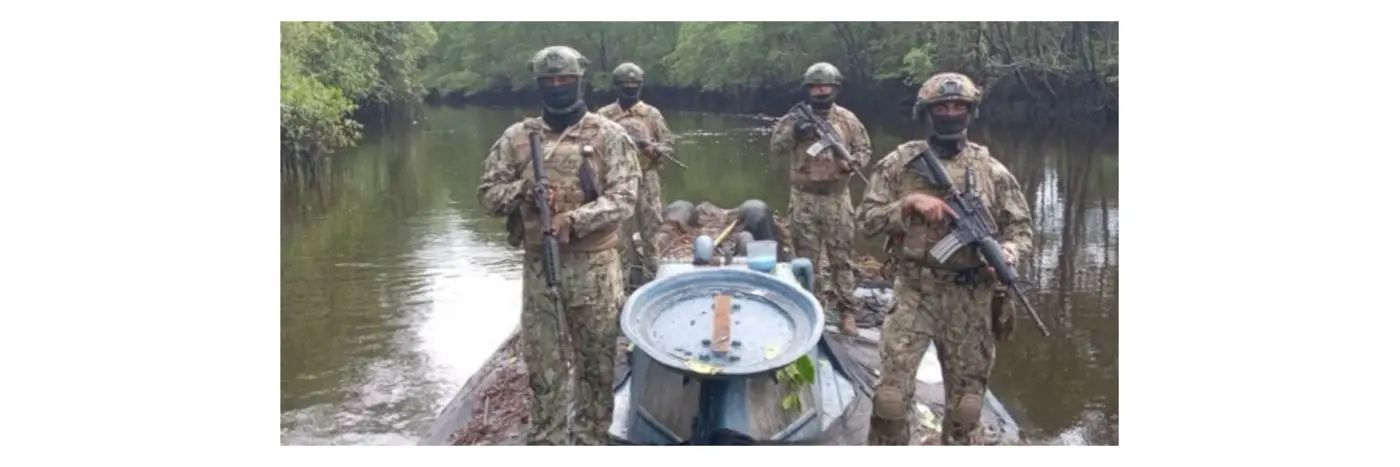 ecuadorean troops find 35mlong x27narcosubx27 hidden in nature reserve