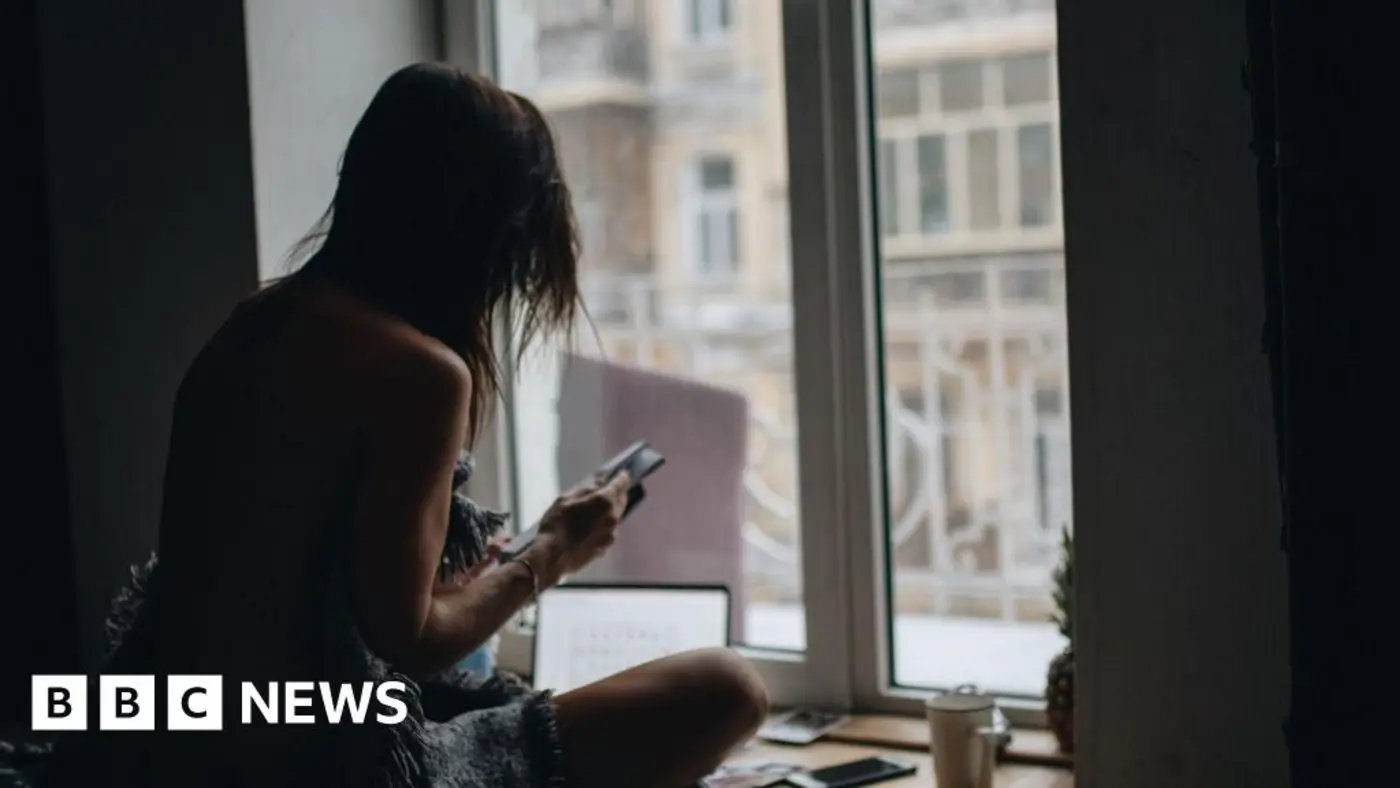 the 2 per hour worker behind the onlyfans boom