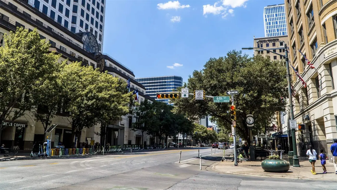 austins surge of new housing construction drove down rents