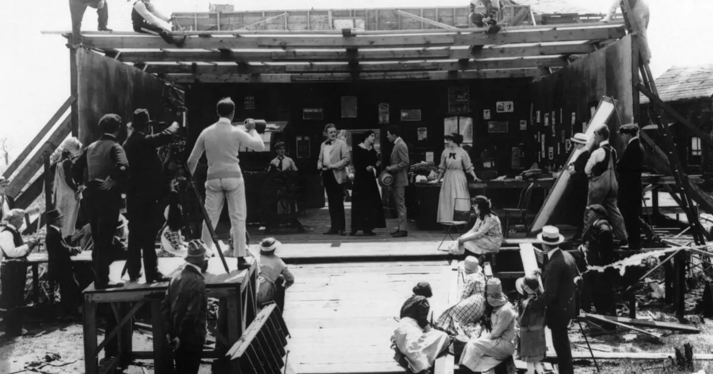 how did hollywood end up inhollywood