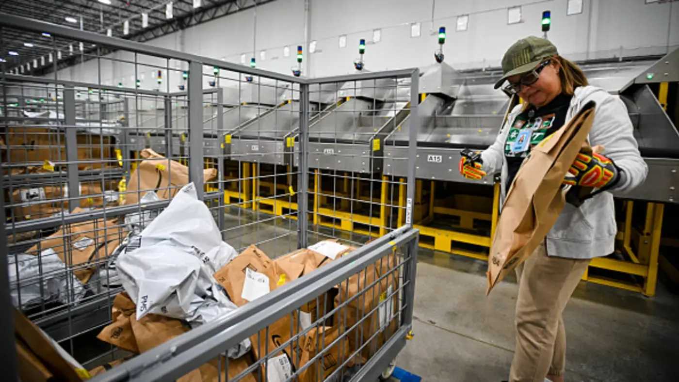 amazon to add 35 fuel and logistics surcharge as iran war raises energy prices