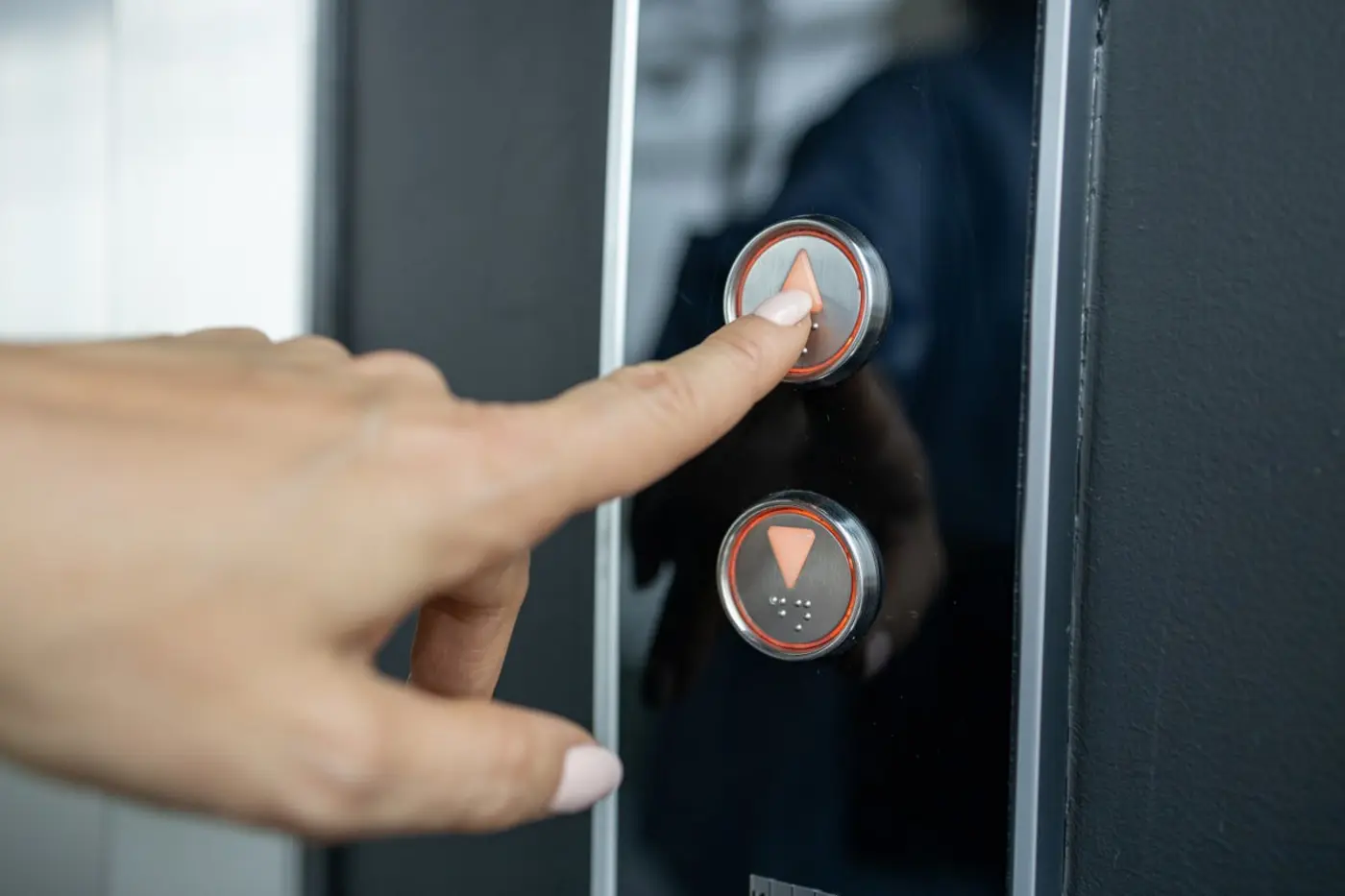 mathematicians found out why waiting for the elevator takes forever