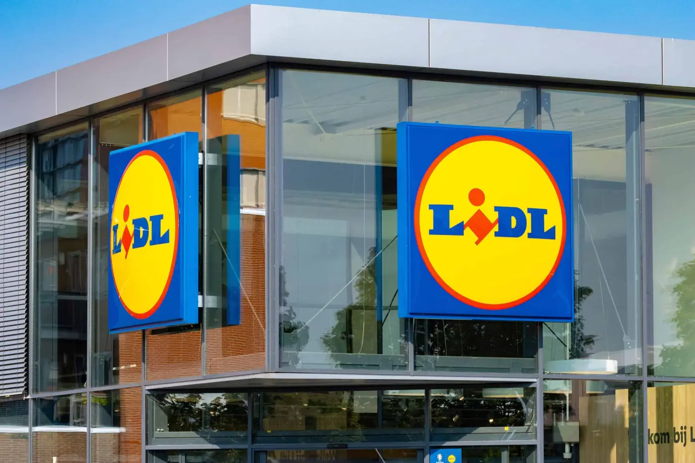 dutch central bank dithces aws and chooses lidl for european cloud