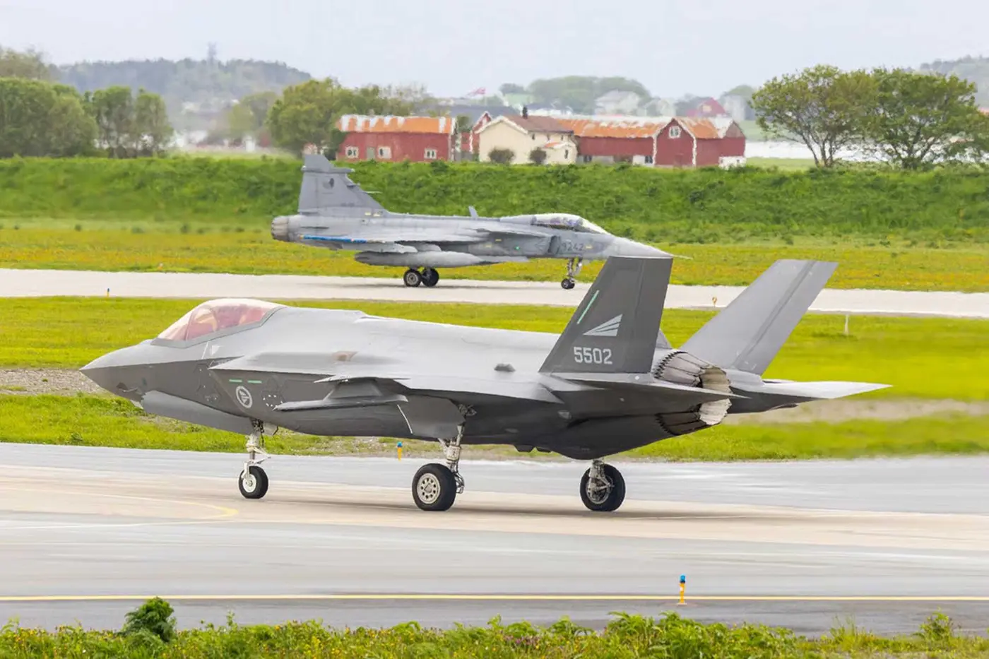 canada considers cancelling part of us f35 order to buy 60 swedish gripen