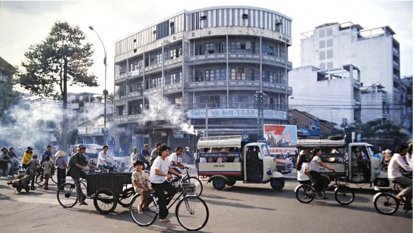 the american civilians that stayed behind in saigon