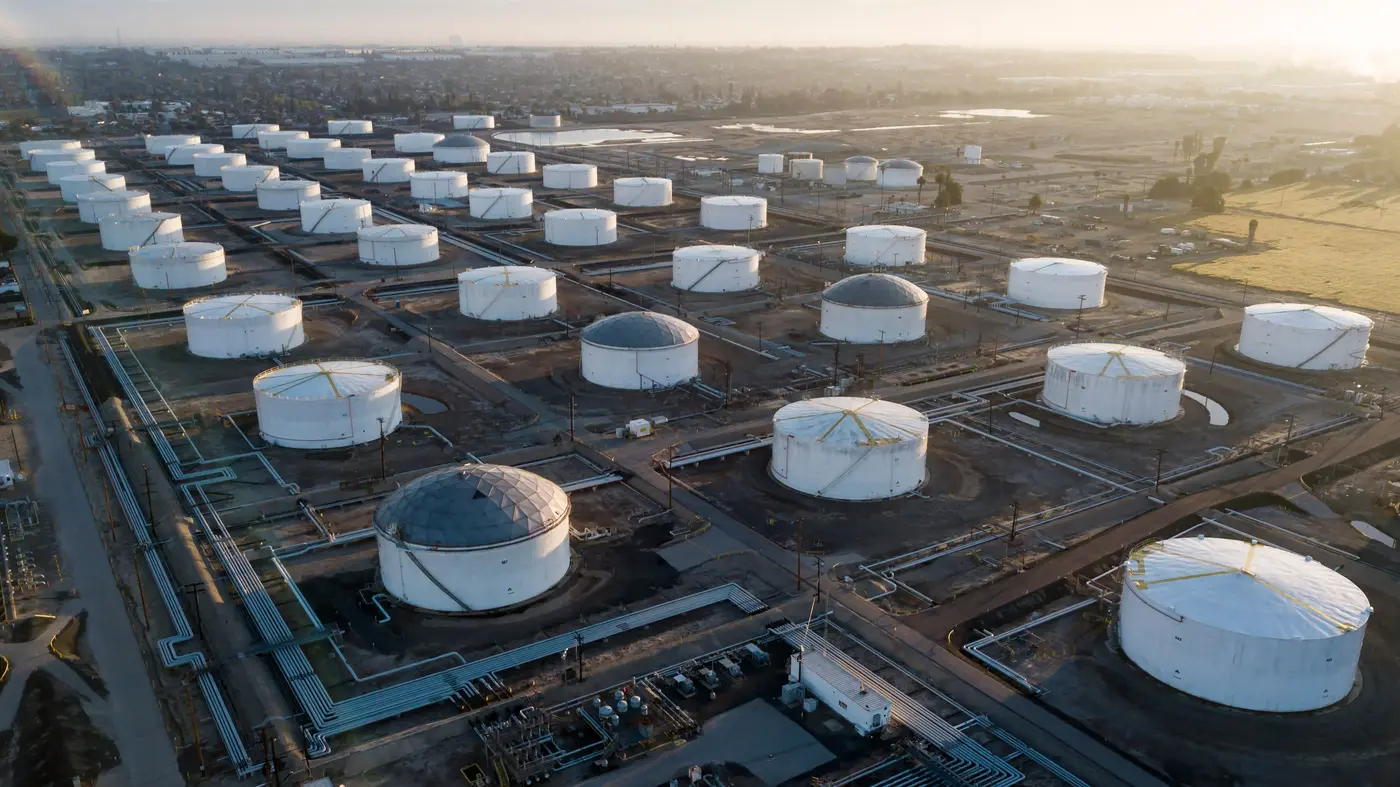 iran war drains us oil stocks to lowest level since 2004