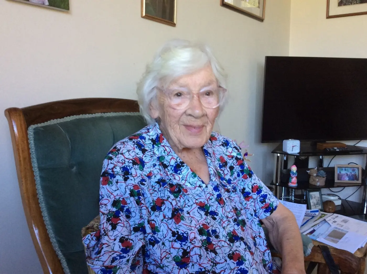 92yearold receives ukfirst robotic cancer treatment