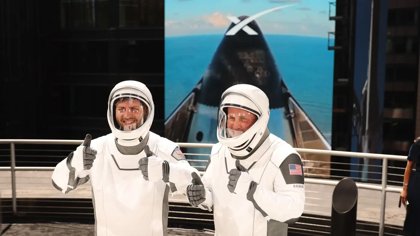spacex surpasses amazon briefly tops microsoft in market value