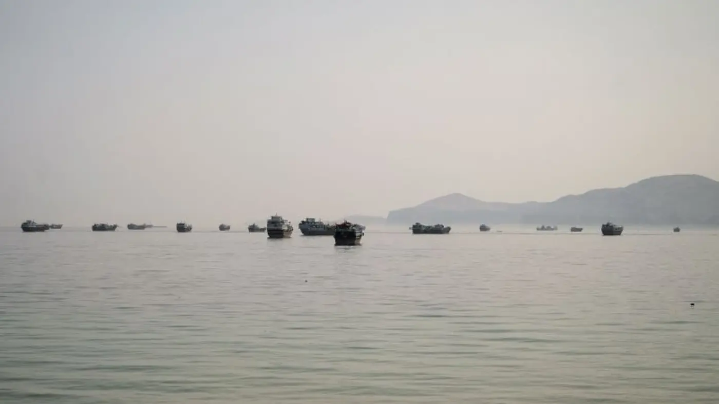 iran says itx27s closing strait of hormuz accusing israel us of violating truce