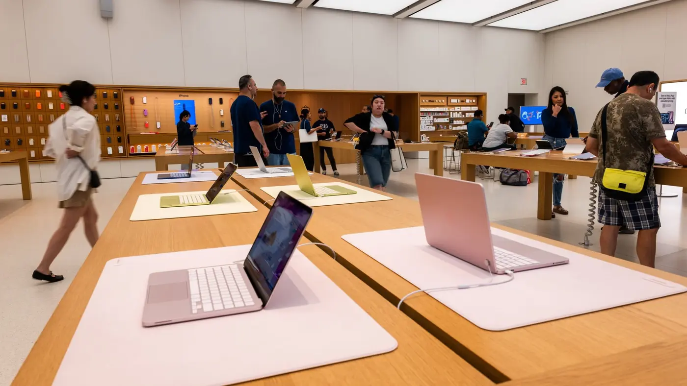 apple seeks to buy memory chips from blacklisted chinese company