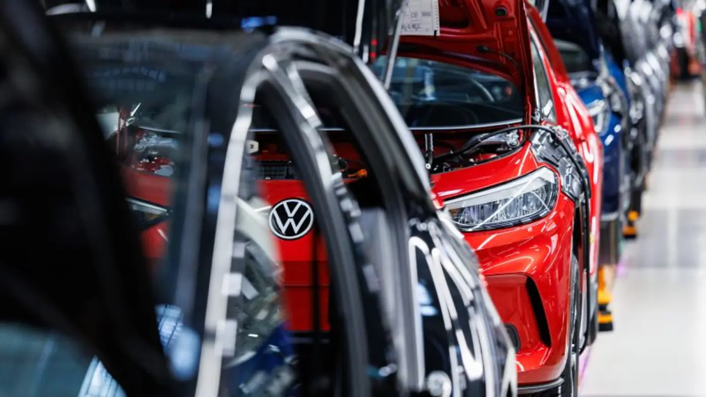 volkswagen reportedly planning to axe 100k jobs