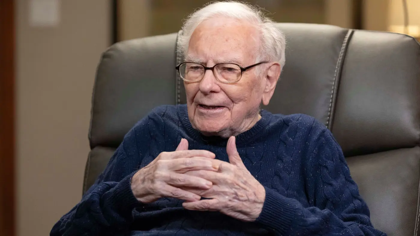 warren buffett initiates berkshire hathawayx27s investment in alphabet
