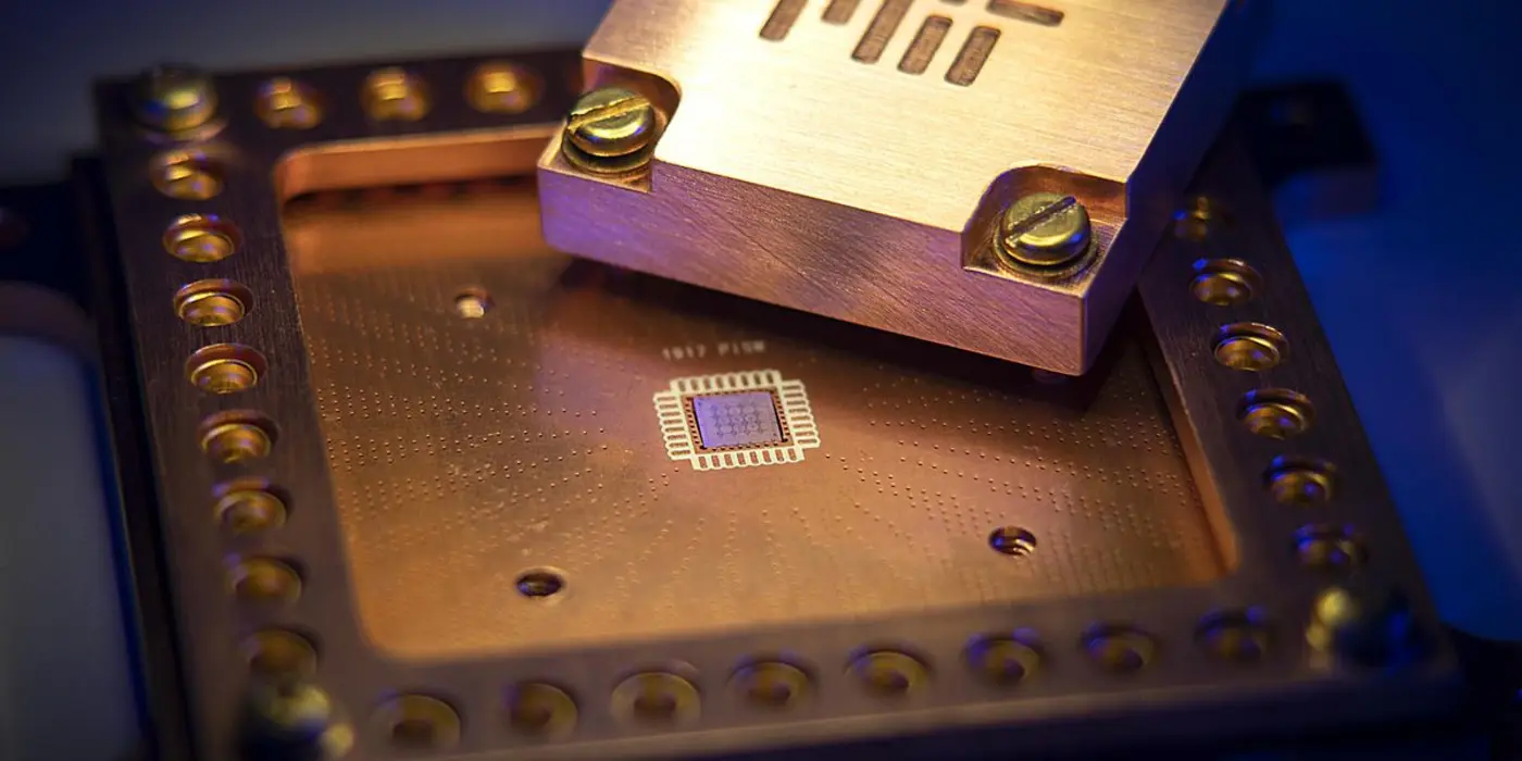 atomically thin materials significantly shrink qubits