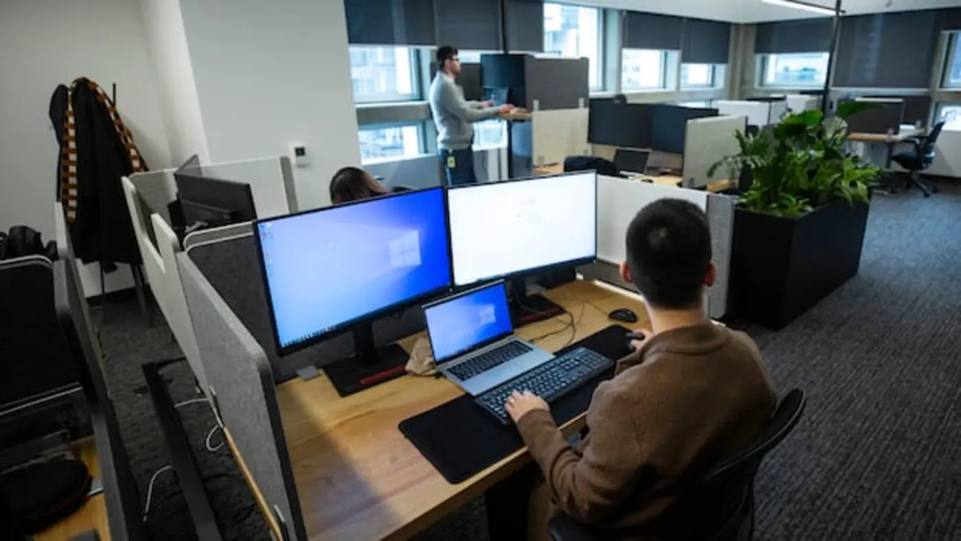 narcissistic leaders more likely to oppose remote work new research suggests