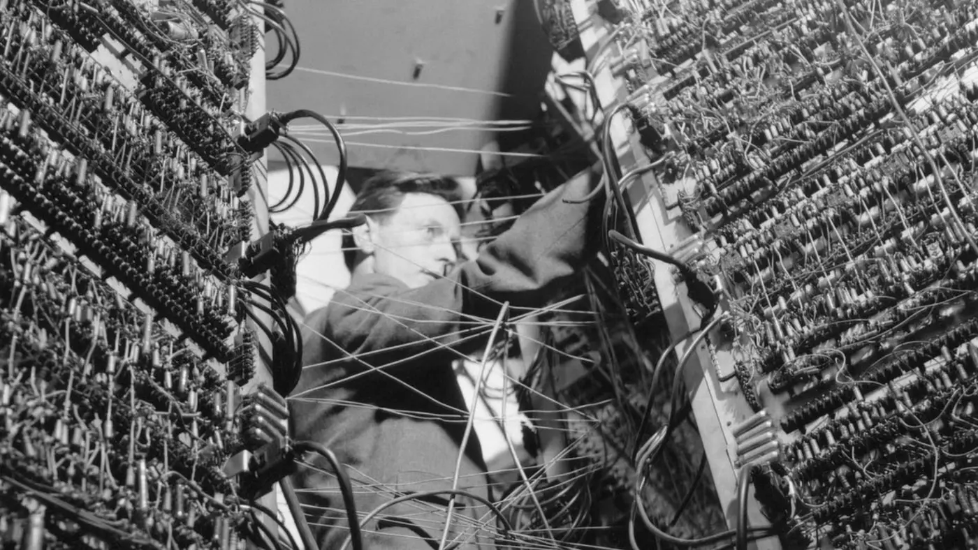 tyler cowen the future belongs to ai maniacs