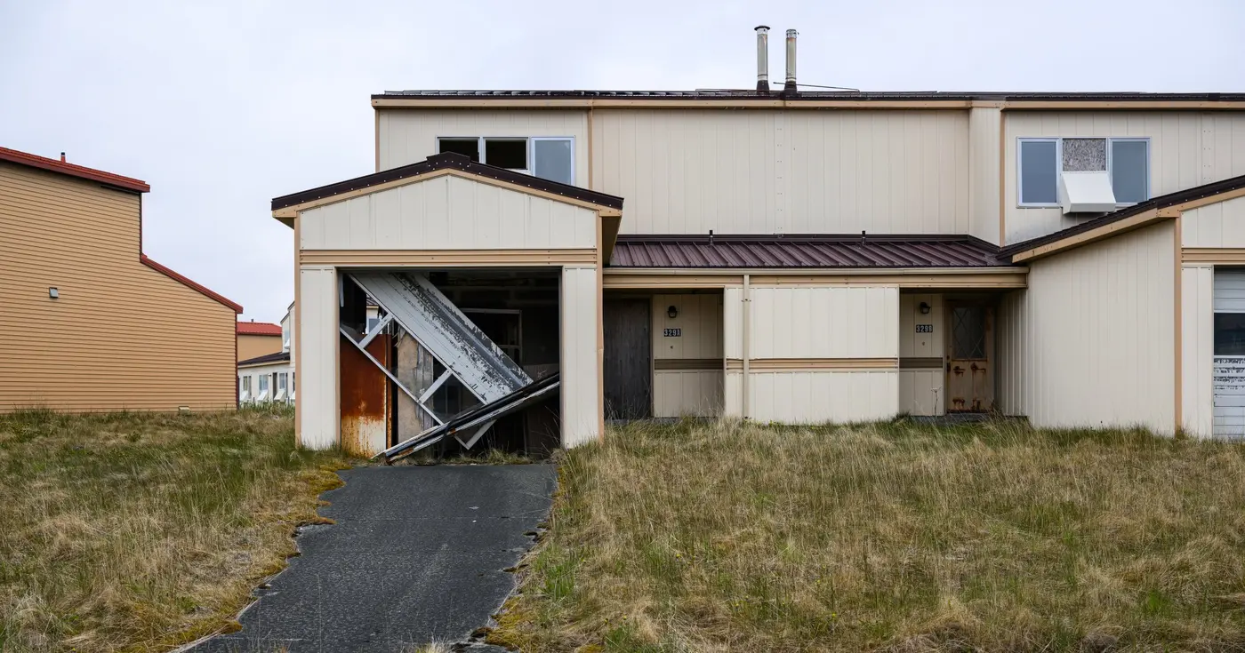 fcc pays 340kyear to keep 100x27s of empty alaska buildings wired for internet