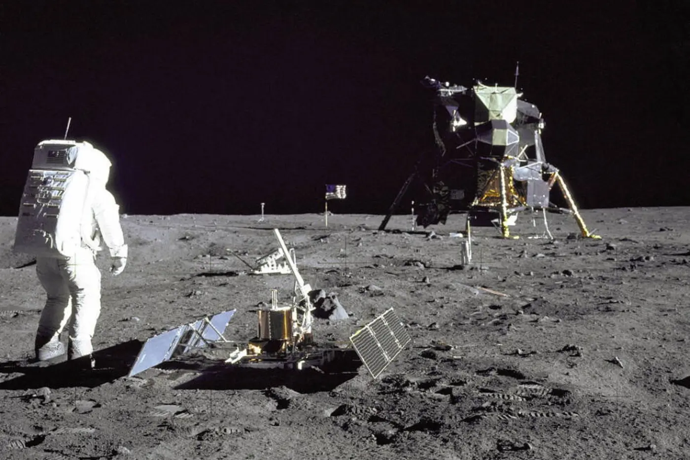 far above the earth nasax27s apollo lunar lander put astronauts on the moon