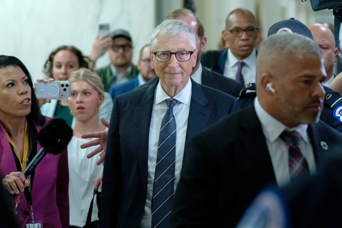 the gates foundation met with epstein about 30 times despite staff concerns