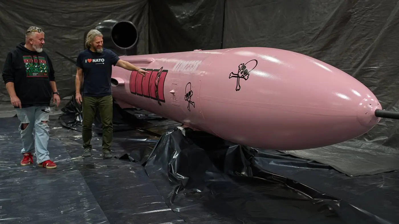 ukrainex27s secret weapon the bright pink x27flamingox27 missiles