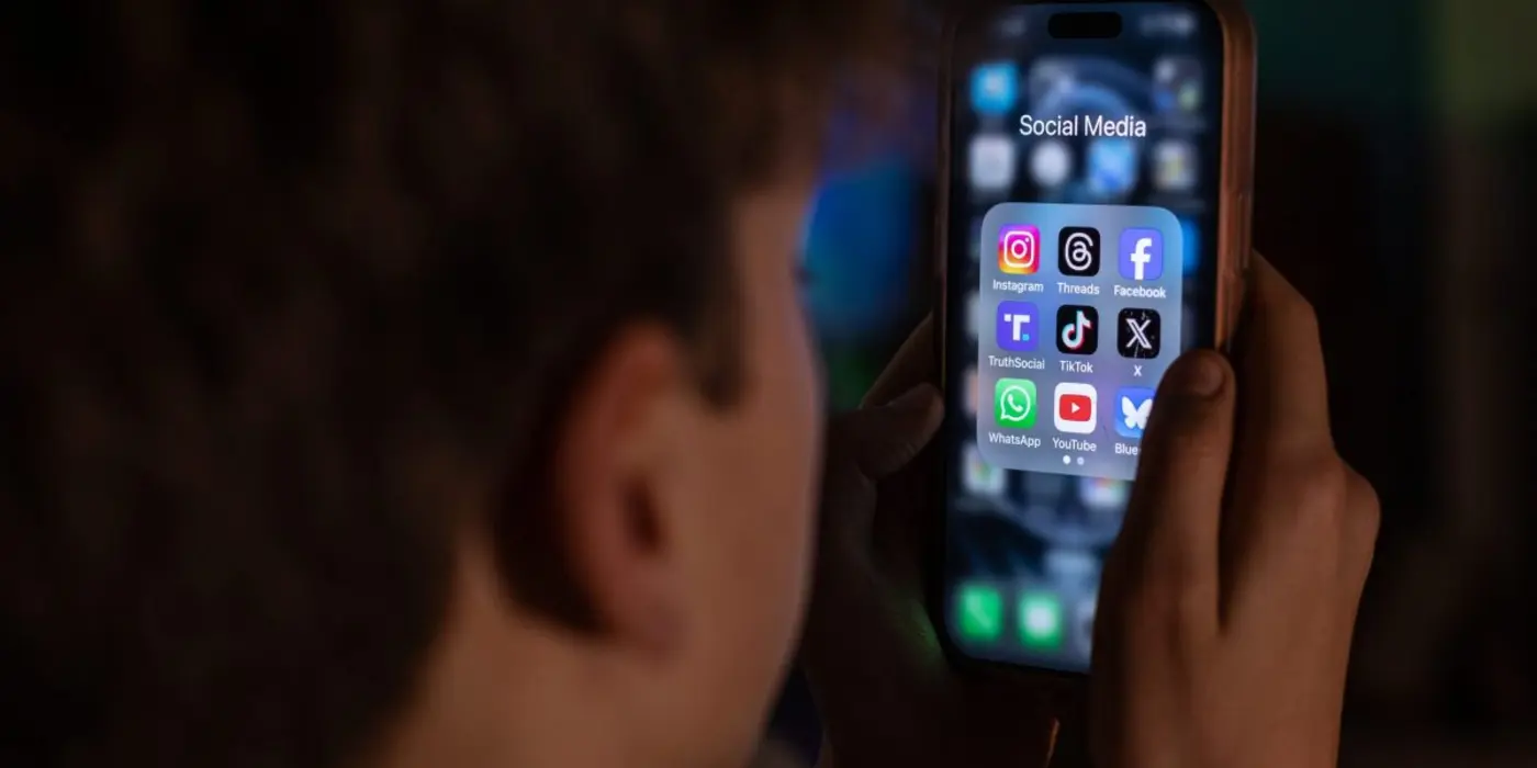 french president macron backs effort to ban kids under 15 from social media
